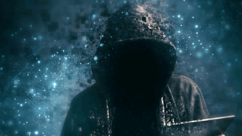 Hackers mit einem Tablet in der Hand, photo of a hacker with a tablet in his hands_16_9